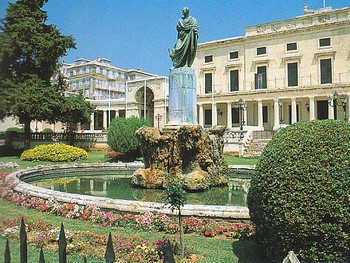 Le palais de St Georges- Statue de Sir Adams